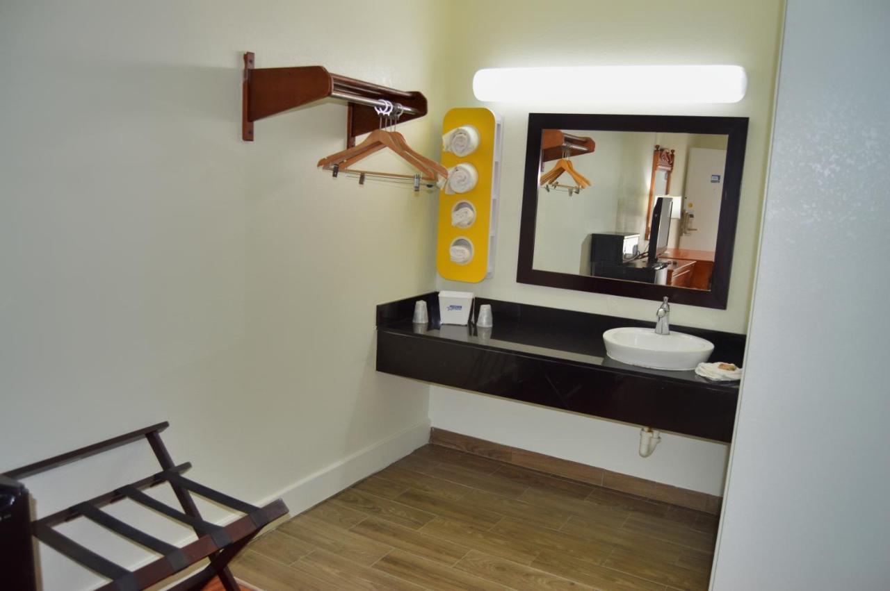 Days Inn By Wyndham Hardeeville Near Hilton Head Ngoại thất bức ảnh