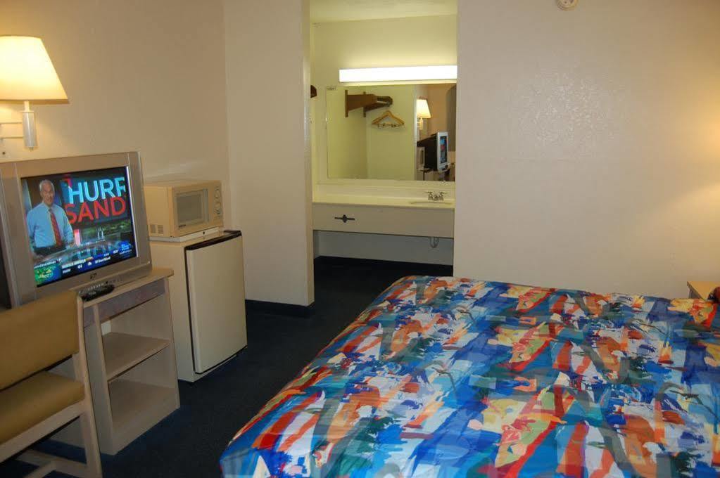 Days Inn By Wyndham Hardeeville Near Hilton Head Ngoại thất bức ảnh
